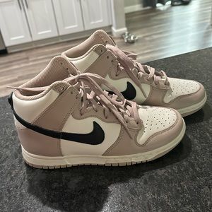 nike mid-top dunks, worn one time, no creases. women’s size 7